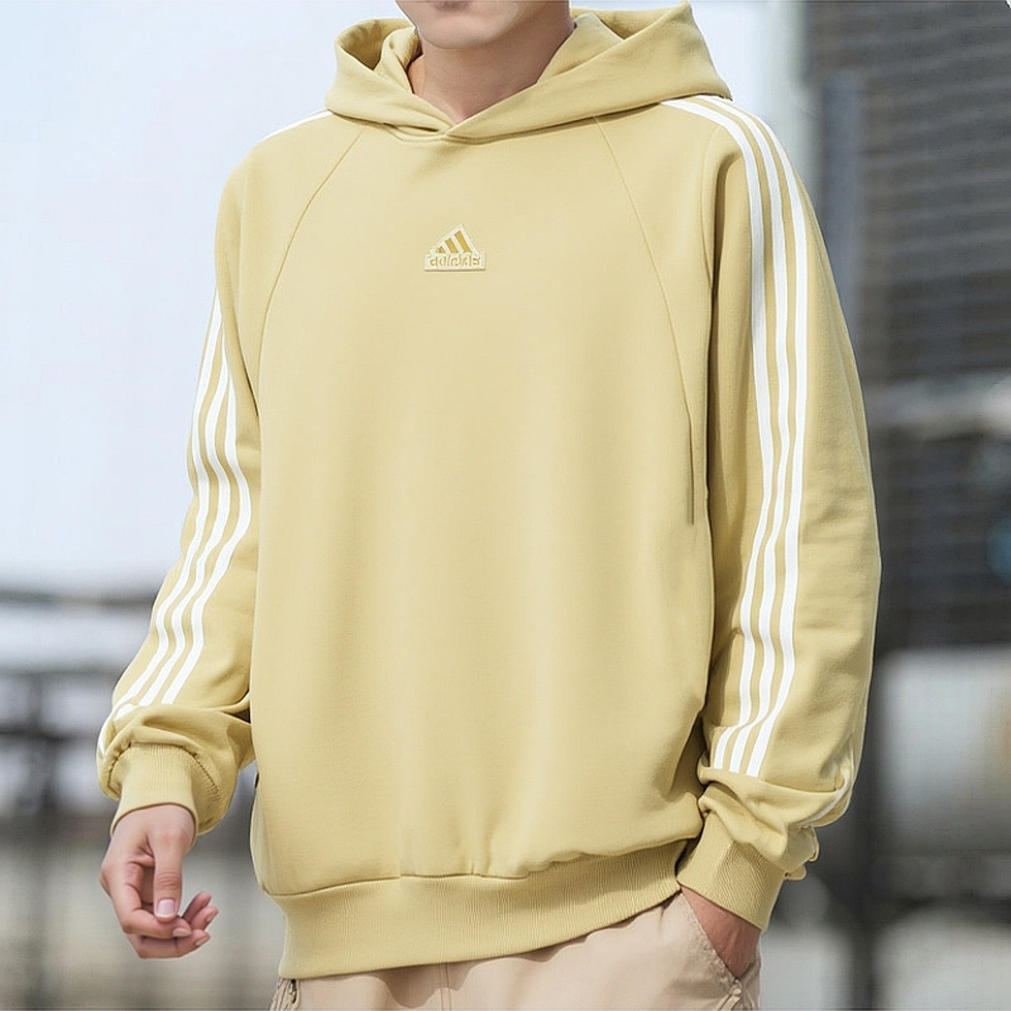 阿迪达斯黄色连帽卫衣男