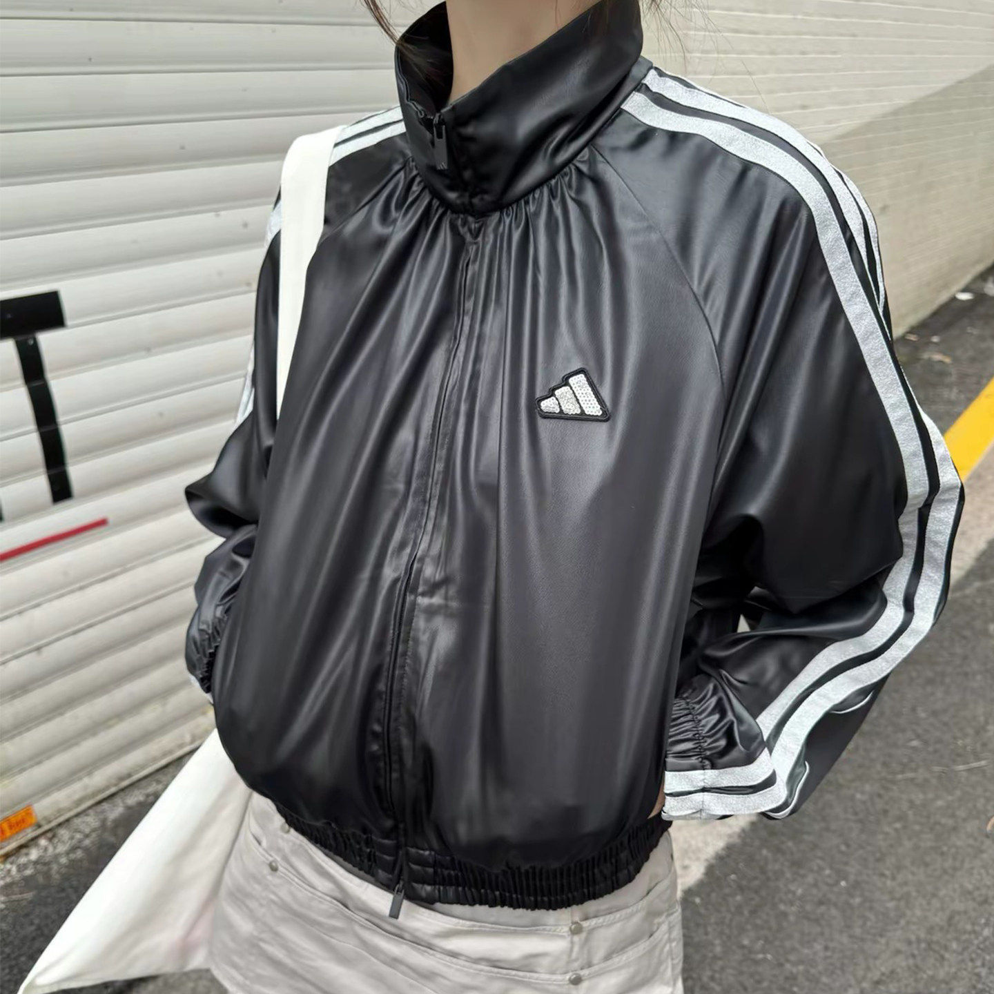 阿迪达斯棒球服女外套秋季新款缎面梭织防风美式复古宽松韩版夹克