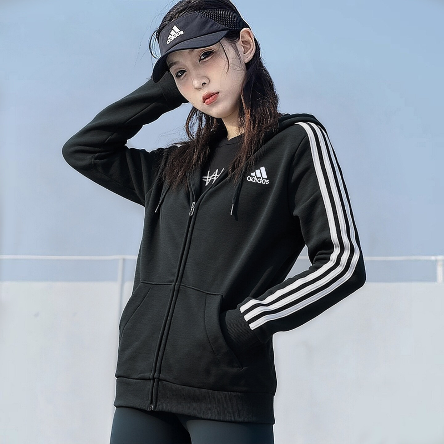 阿迪达斯外套女秋季新款连帽针织修身显瘦运动服三条纹复古夹克