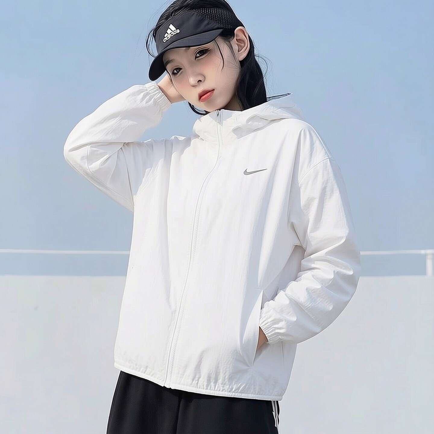 Nike耐克白色防晒夹克新款女子跑步上衣薄款透气运动服连帽款外套图片