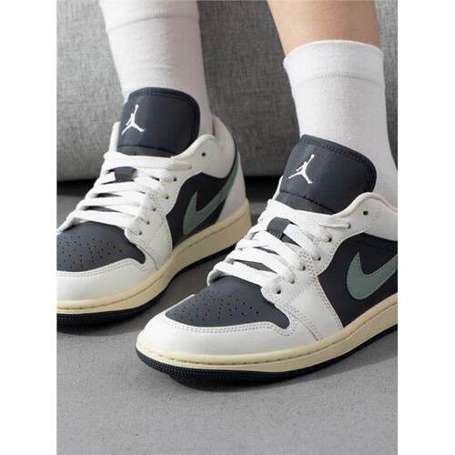 Nike耐克女鞋2024新款AIR