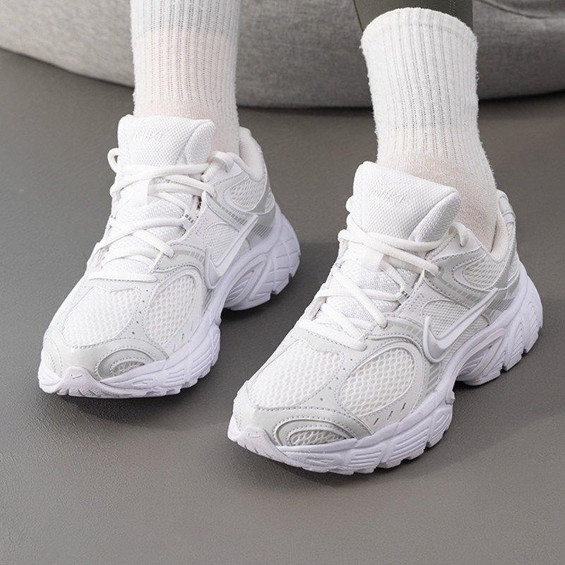 Nike耐克白色网面透气跑步鞋女鞋轻便软底减震运动鞋厚底休闲鞋