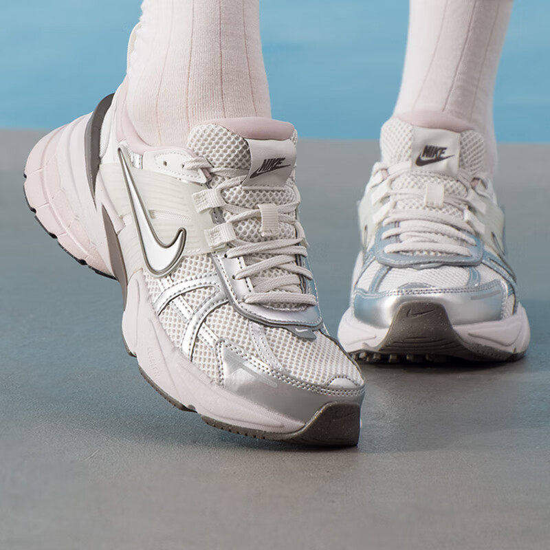 耐克NIKE女鞋夏季正品V2KRUN老爹鞋厚底运动跑步鞋网面鞋子FD0736