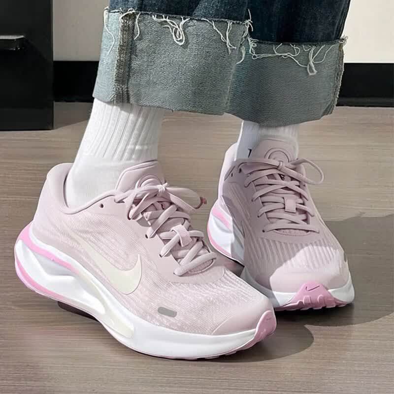 Nike耐克2026年新款女跑步鞋超轻缓震透气运动鞋系带粉色四季通用
