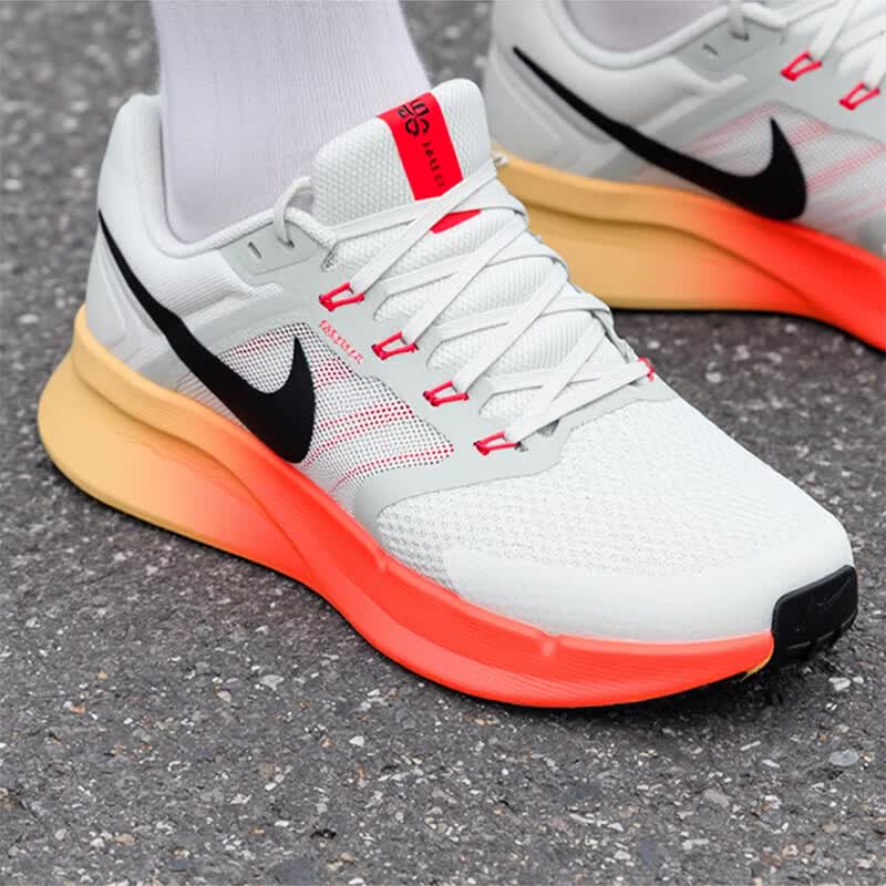 NIKE耐克跑步鞋夏季正品飞线系列网面透气缓震轻便通勤健步运动鞋