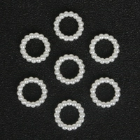 В круге жемчуга около 100 на 12 мм