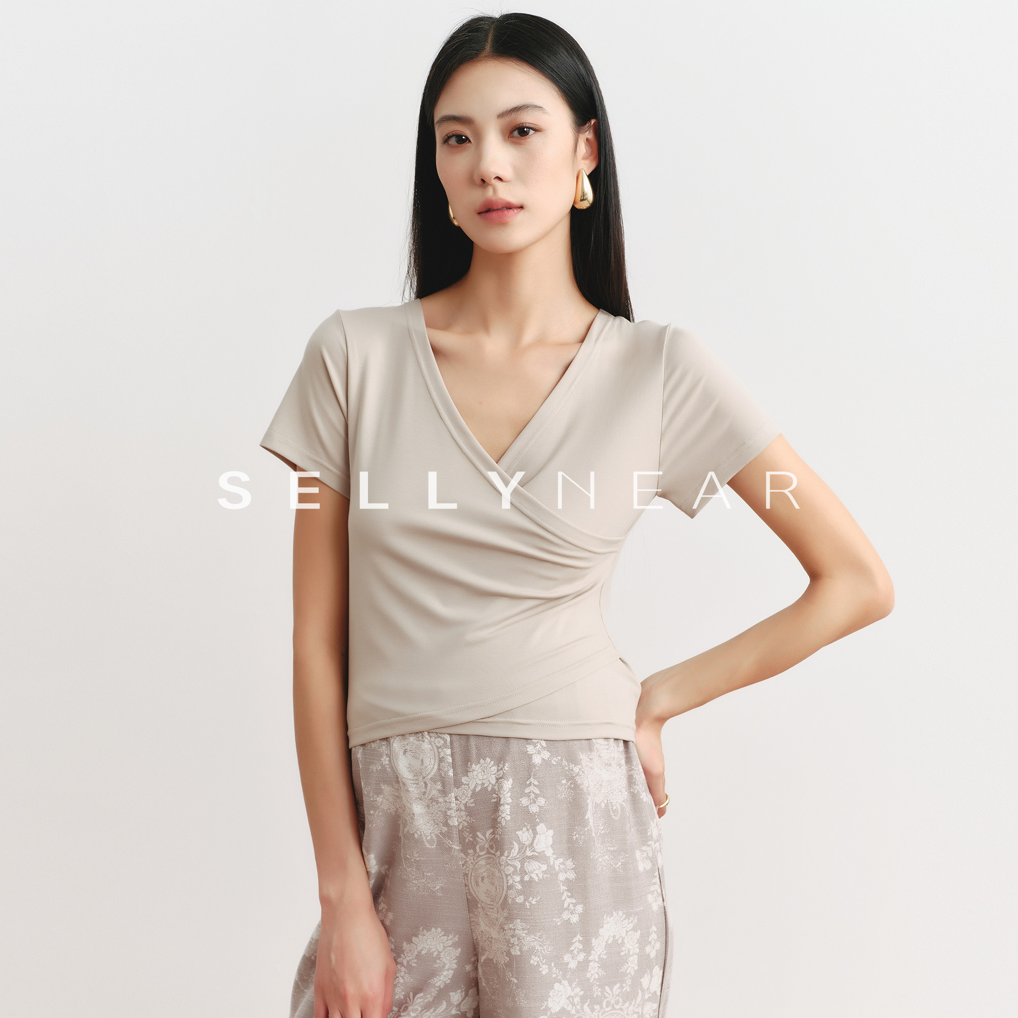 SELLYNEAR孕妇T恤夏季2026新款时尚减龄短袖休闲交叉T恤哺乳上衣