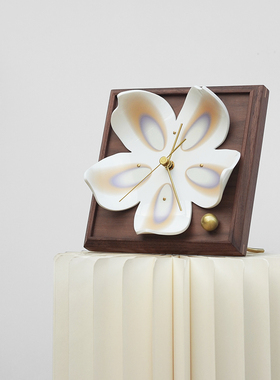 虚室杂陈新款原创可爱花朵立钟座钟北欧简约时尚客厅桌面静音装饰