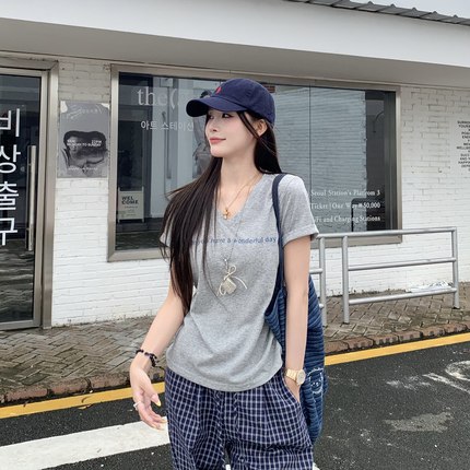 3MER哦哦三妹韩系慵懒V领短袖T恤女简约宽松显瘦正肩内搭外穿上衣