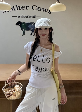 3MER哦哦三妹 白色斜肩扭结短袖T恤女夏季韩系字母露肩设计感上衣