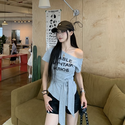 3MER哦哦三妹辣妹显瘦斜肩绑带T