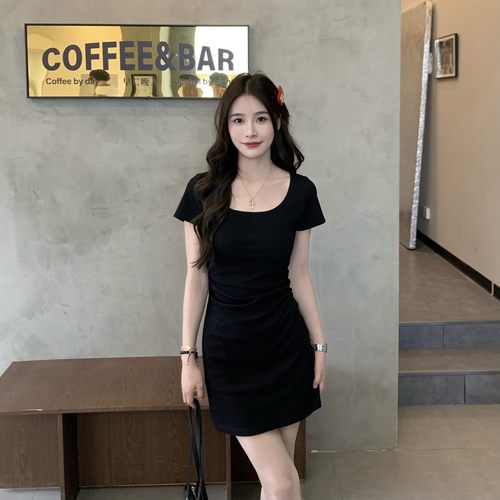 黑色A版弹力纯色纯狱风包臀