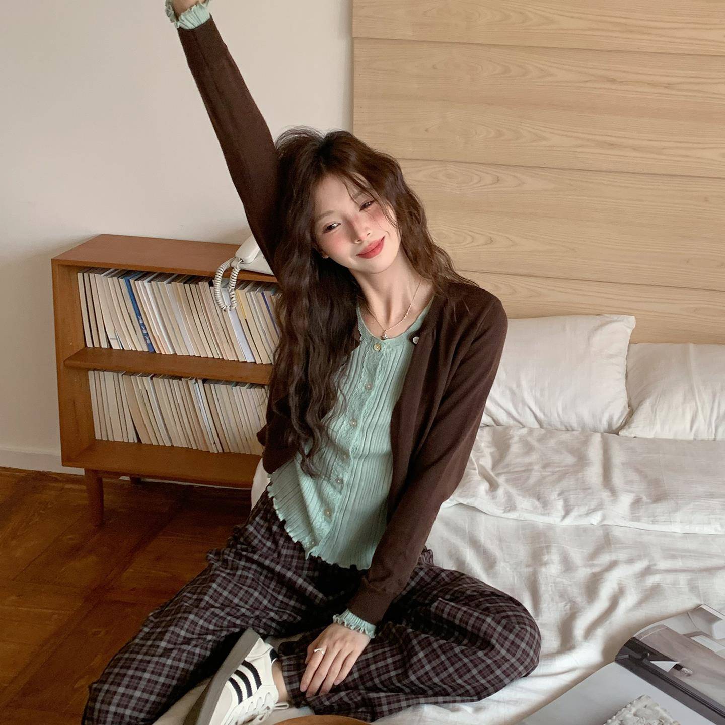 泡芙日记 韩系简约撞色拼接假两件针织衫女秋季气质百搭开衫上衣