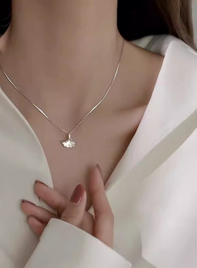s925纯银银杏叶项链女生个性ins风锁骨链轻奢小众设计高级感颈链