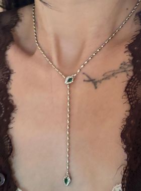 祖母绿色蛇形项链女2025蛇年本命年锁骨链可抽拉长款设计感毛衣链