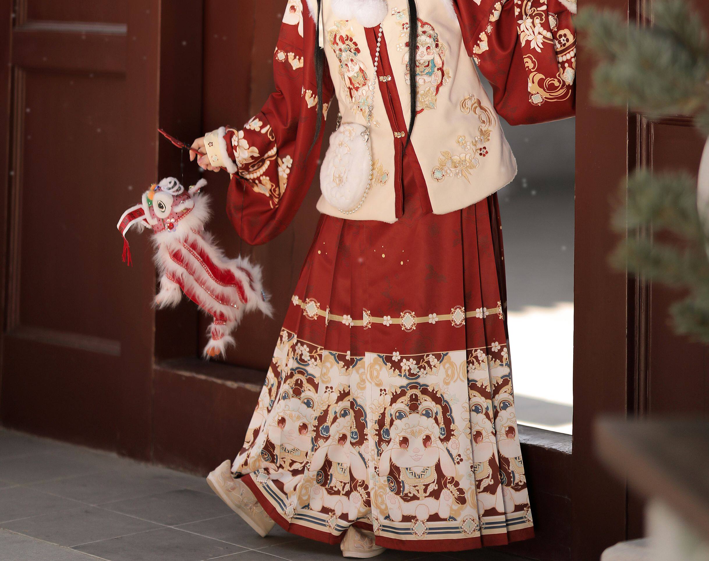 TSING YI HUASHANG 원래 행운의 토끼 지저귀는 HANFU 여성 명나라 스퀘어 칼라 수 놓은 BIJIA 말 얼굴 스커트 새해 이브 의류 겨울 플러스 벨벳