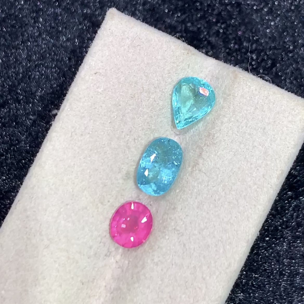 天然精品霓虹蓝帕拉伊巴碧玺 马亨盖尖晶石颜色浓艳 可代镶嵌