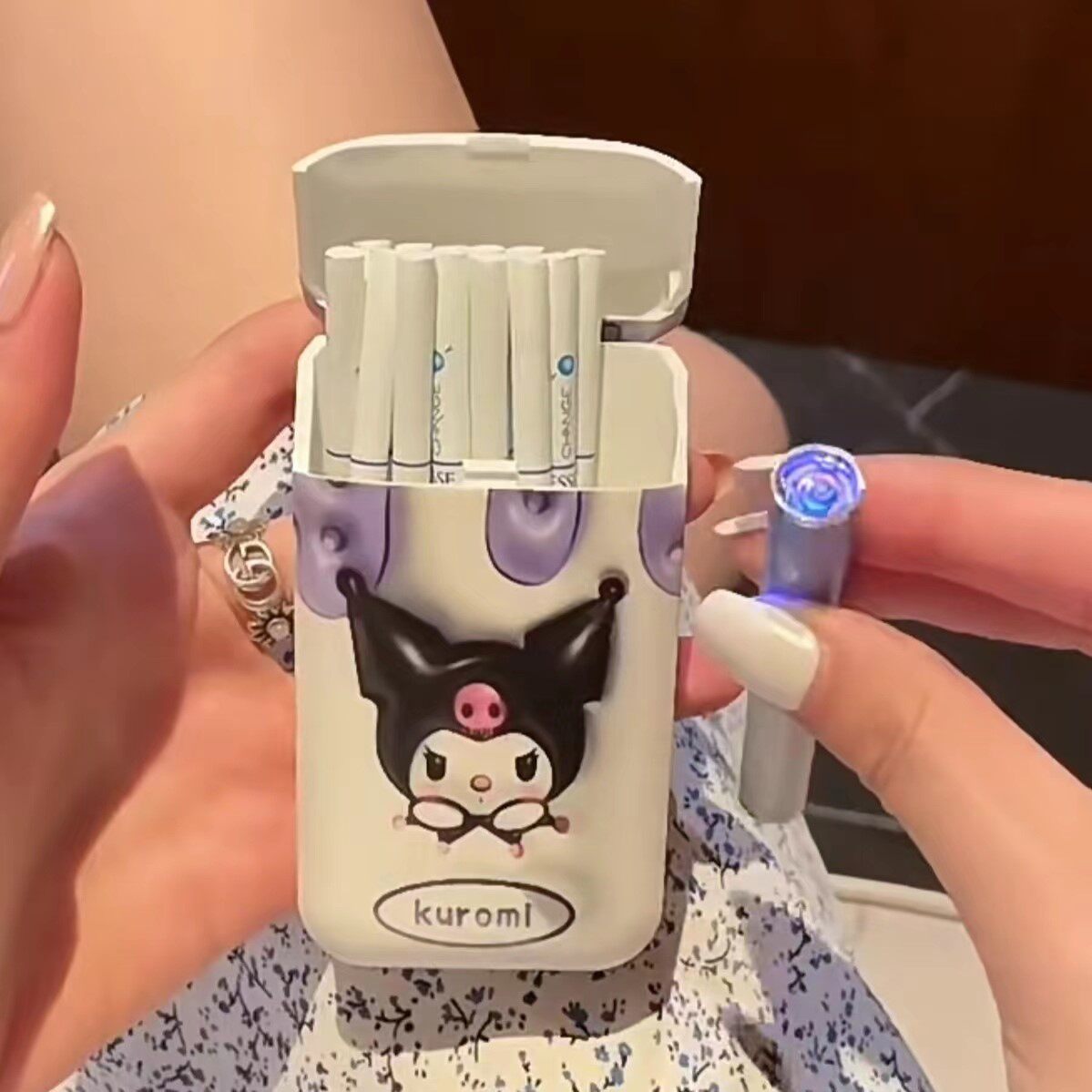 烟盒女款充电打火机带可图片