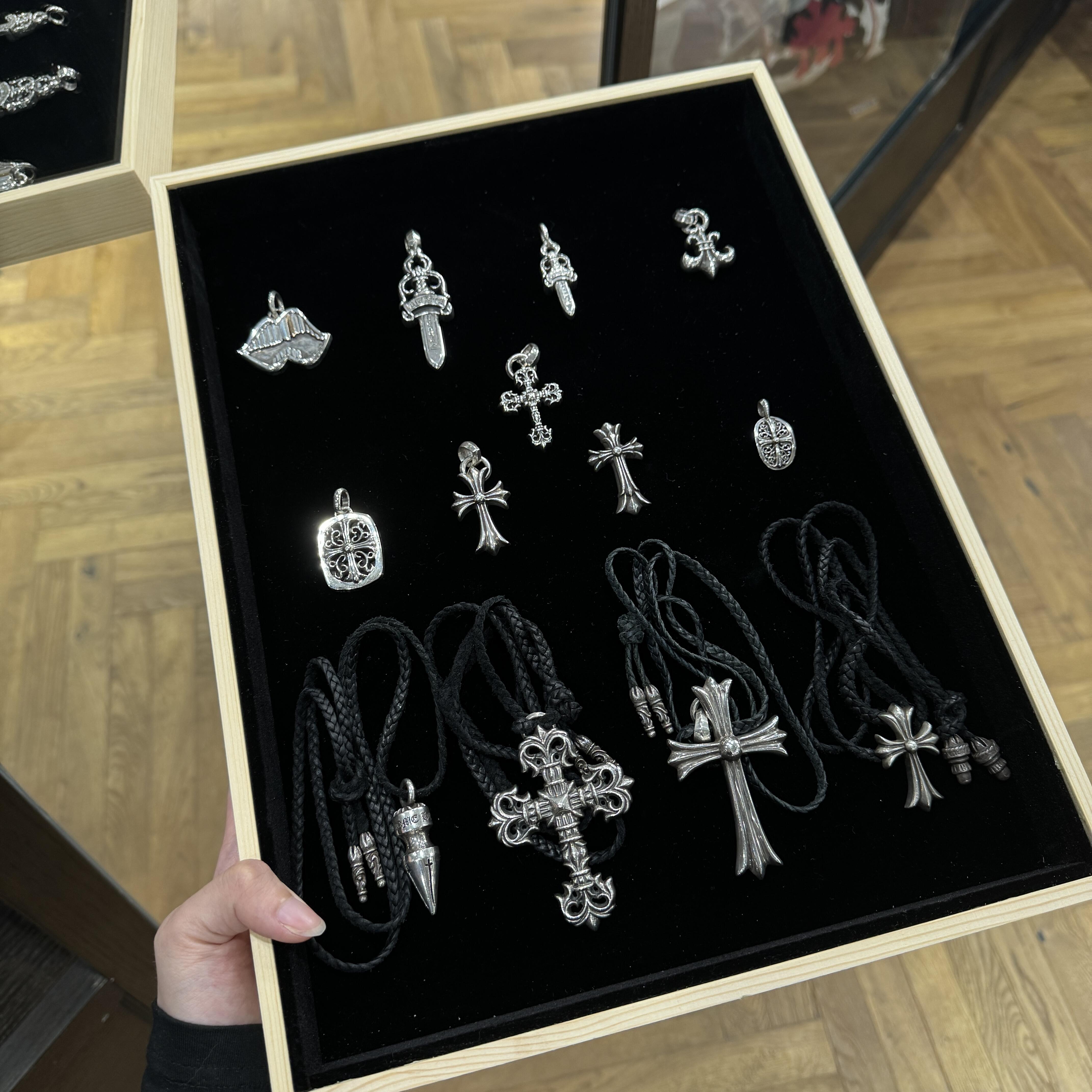 美国高校哥特风十字架皮绳项链