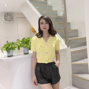 冰丝针织衫薄款女夏新款v领修身短款开衫鹅黄色香风短袖高腰上衣