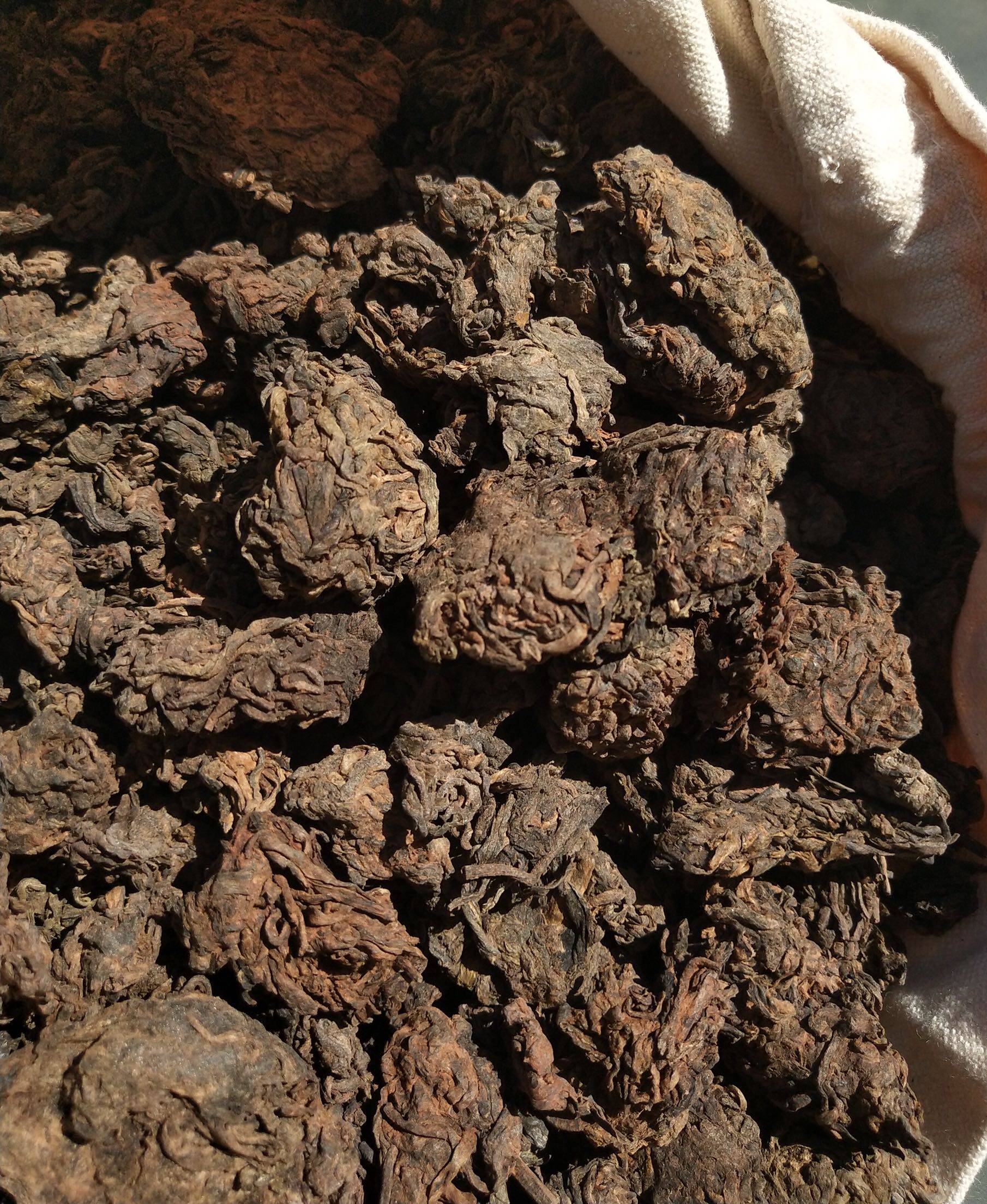 老曼峨古树老茶头茶汤厚甜苦交织微苦转甘丰厚的底蕴有生津感熟茶