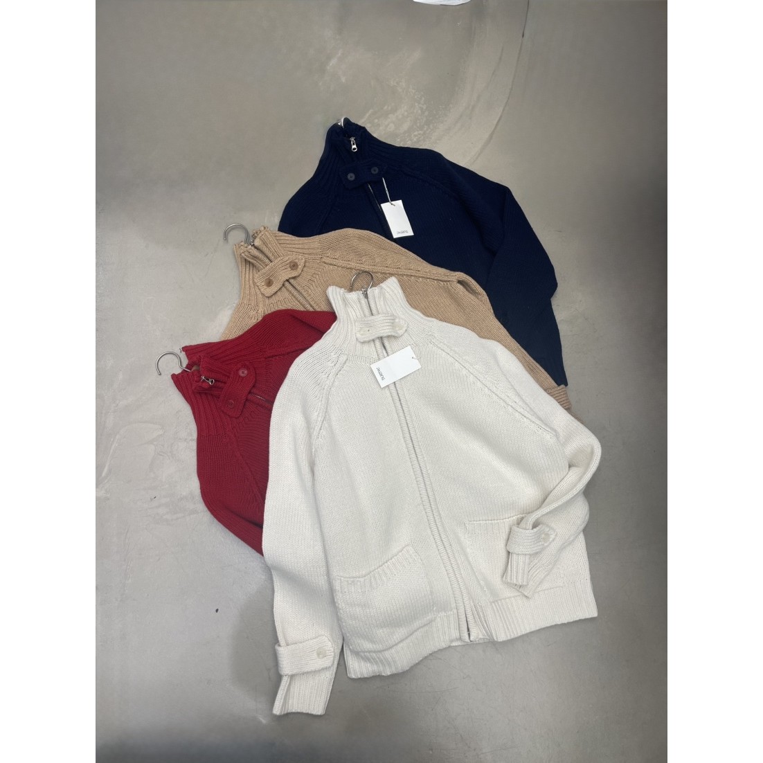 八1004韩国东大门运动户外针织衫区4449456流行韩版炸街可爱档口