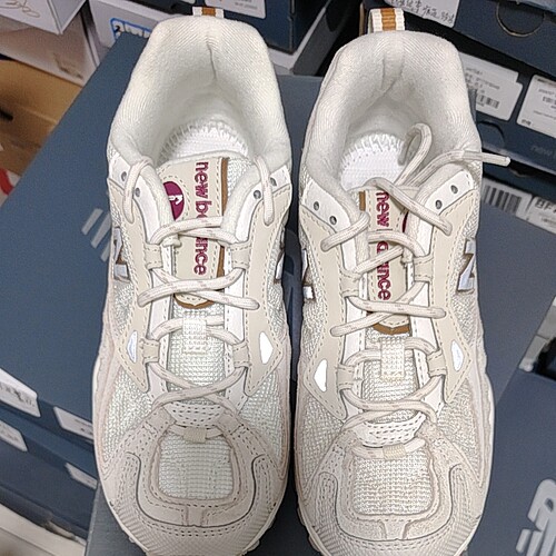 New Balance 703 跑鞋 人造 WL703STT M广东BB仓下单请看详情页C