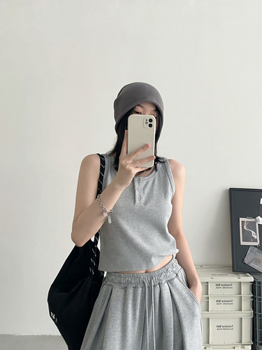 纽扣sun柚纯色吊带无袖背心