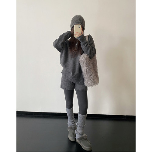 灰色一整套高级感针织两件套毛衣