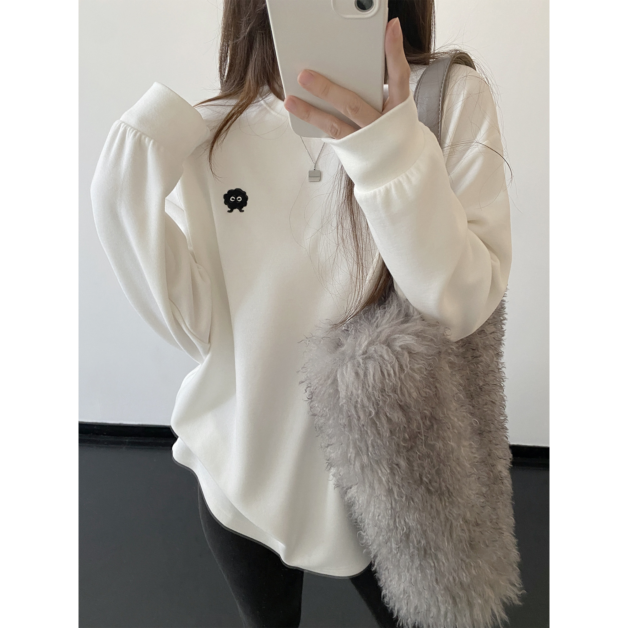 sun柚300g双面泡芙绒 煤球精灵刺绣打底衫女冬季磨毛中长白色上衣