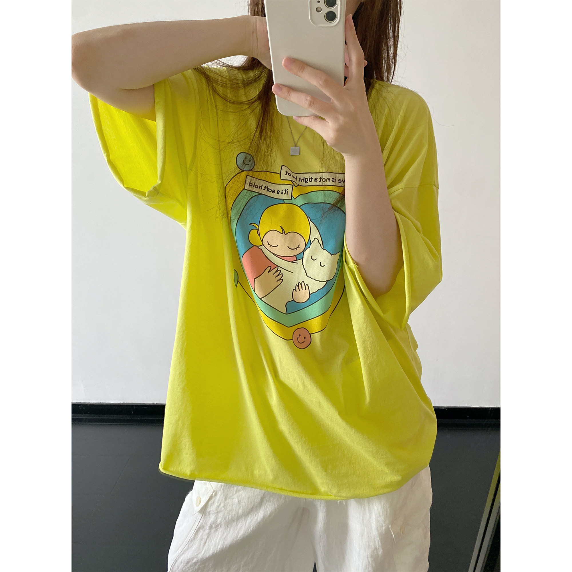 sun柚 轻薄`怀抱小猫'黄绿卡通印花散边夏季百搭宽松圆领短袖T恤