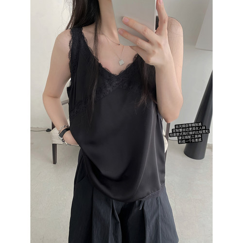 蕾丝边拼接丝光缎面背心上衣女夏