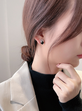 黑色耳环2026新款爆款耳钉女小众饰品高级感轻奢气质独特时尚耳饰