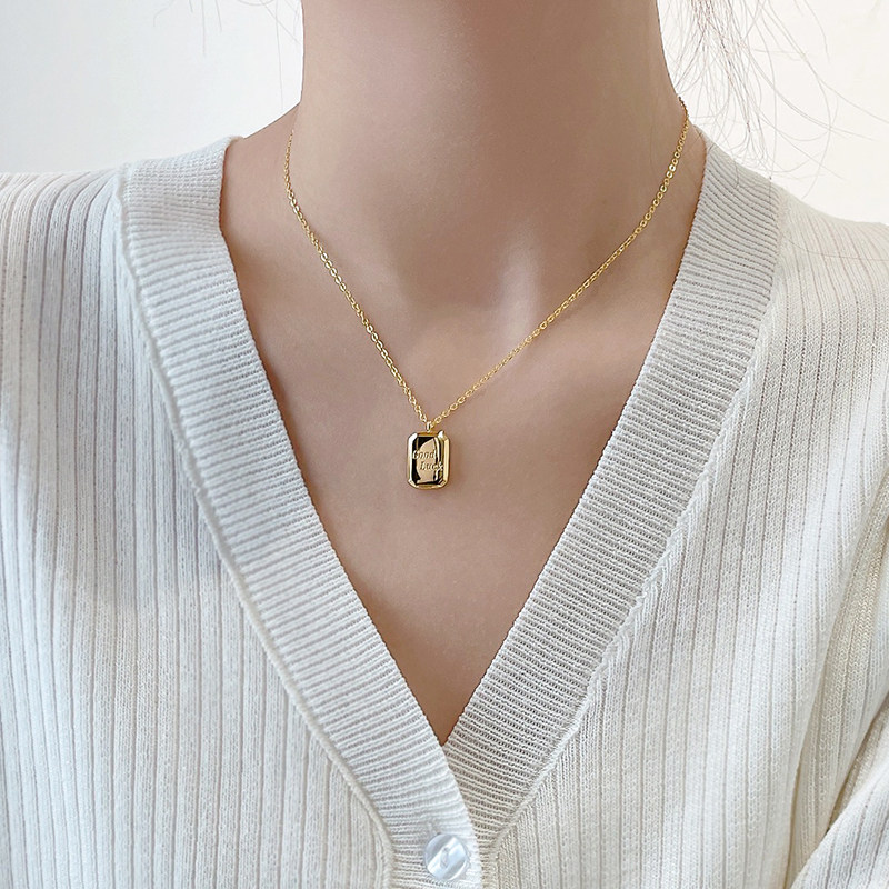 小金条字母项链女夏高级设计感小众轻奢2022年新款颈链锁骨链网红