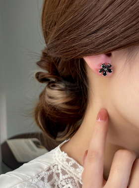 黑色花朵耳钉2026新款爆款耳环气质高级感轻奢耳饰女独特时尚饰品