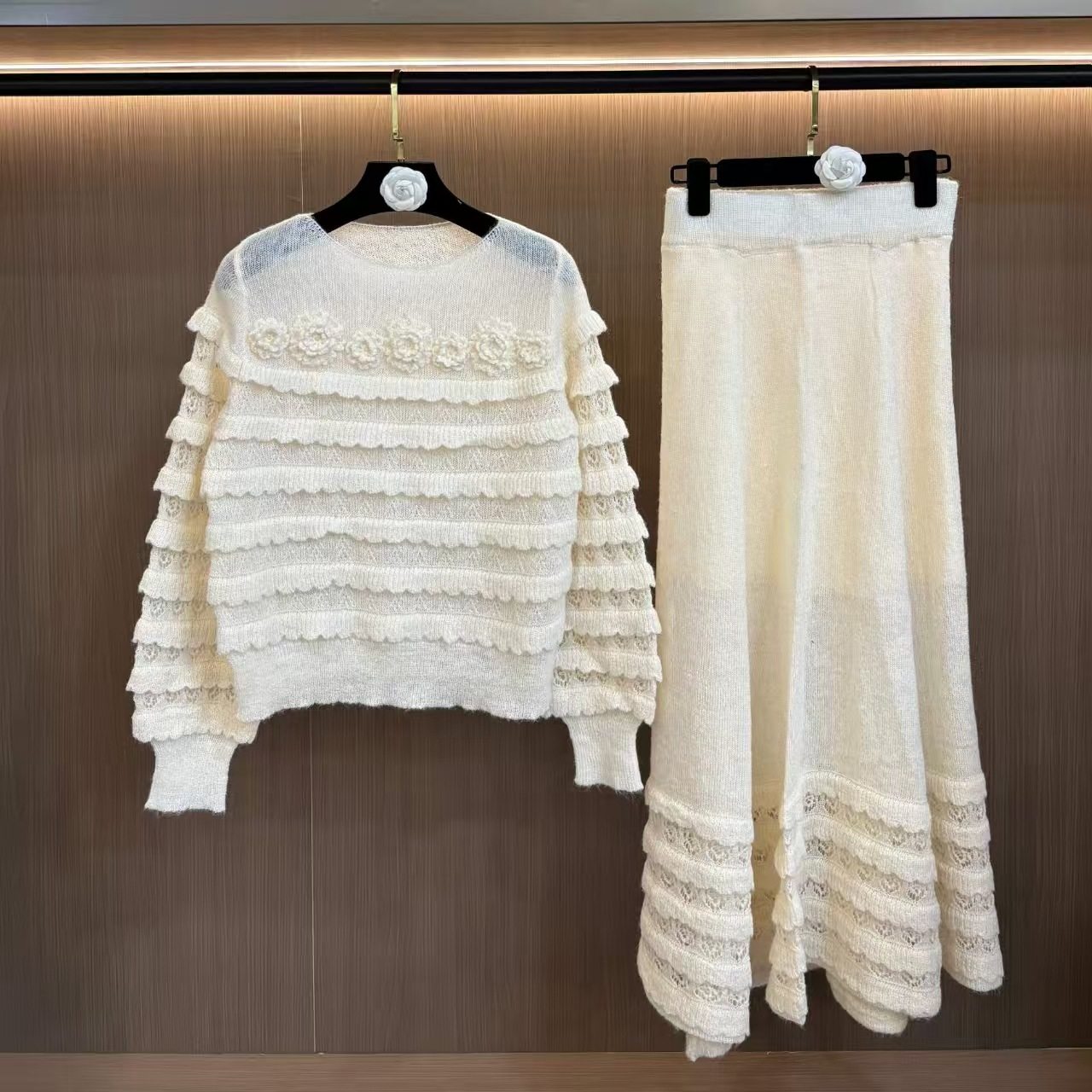 26早春新品气质花朵套头针织衫女修身显瘦短款上衣+半身裙两件套