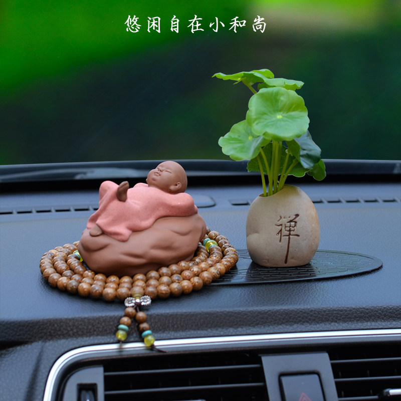 陶瓷小和尚中控台装饰汽车摆件