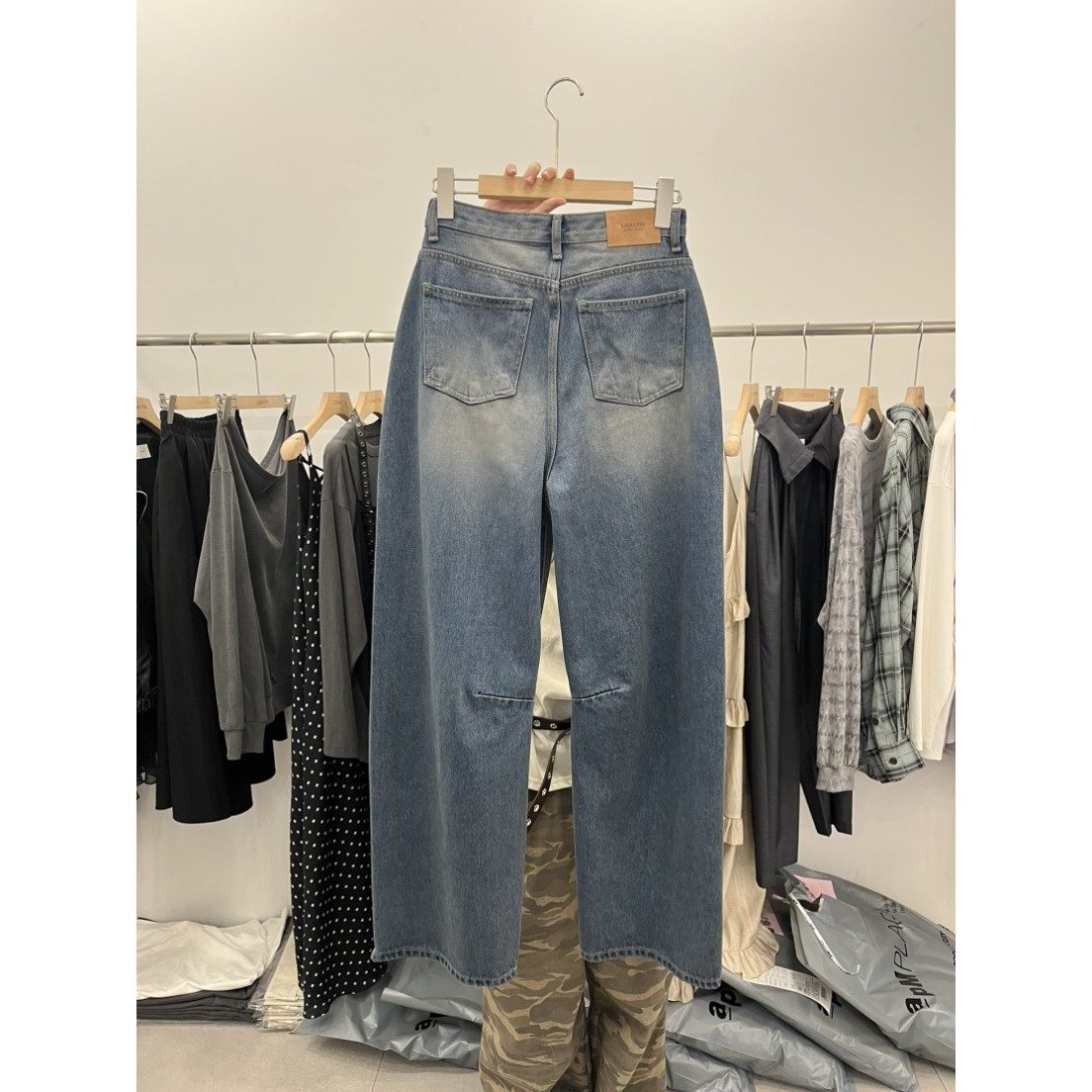 八0111韩国东大门运动牛仔裤热销区4556416浪漫春季流行通勤百搭,运动服/休闲服装,运动牛仔裤,淘宝优惠券,粉丝福利购,淘宝优惠卷