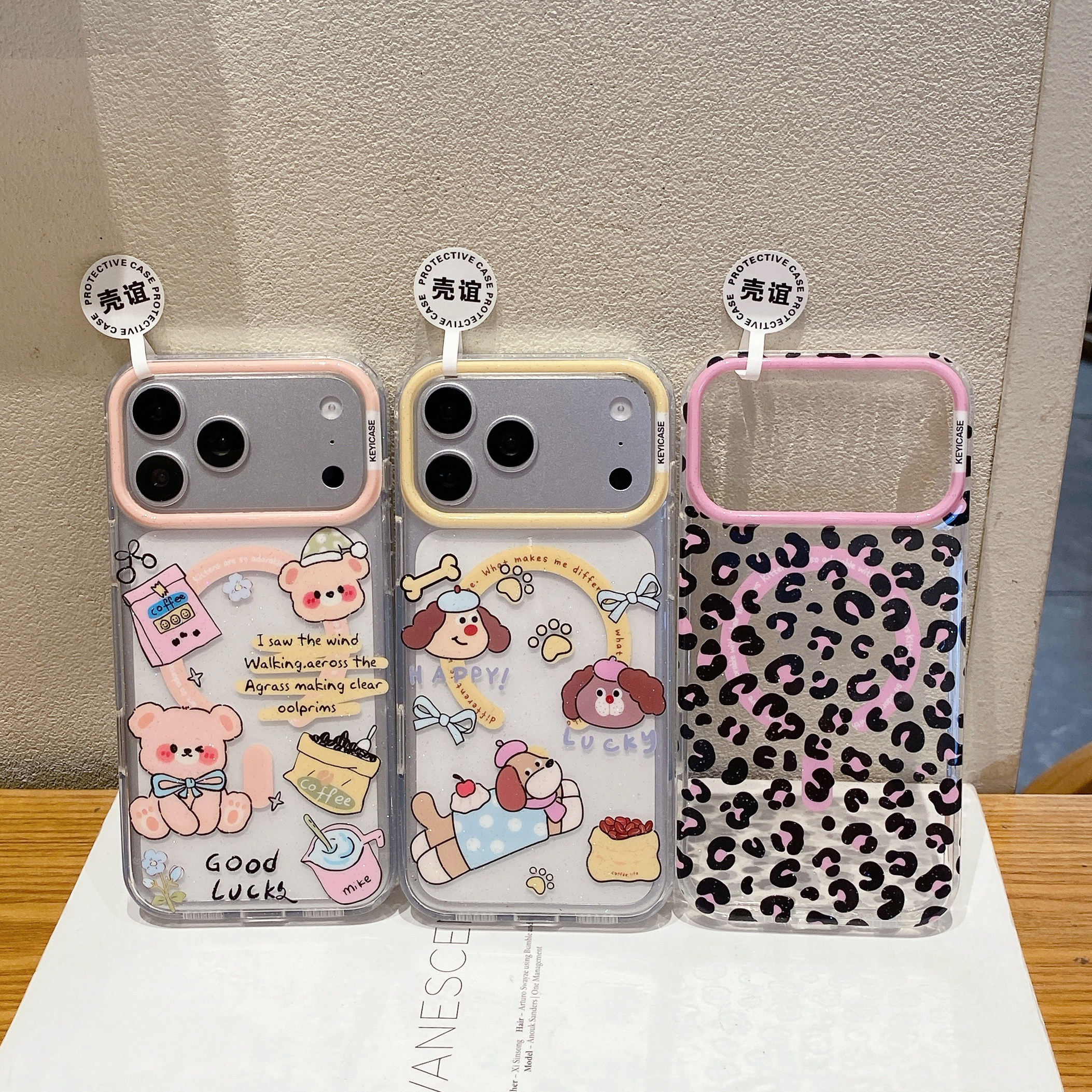 细闪咖啡小熊腊肠狗适用iphone苹果17promax小众16pro卡通15个性14可爱13男女全包相机ai键双层IMD磁吸手机壳