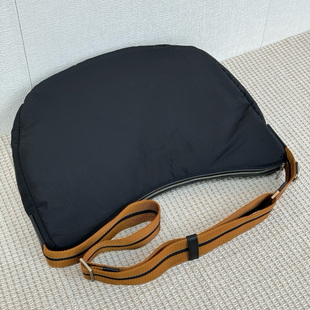 纯原男士 单肩斜挎胸包休闲背包旅行轻便饺子科技简约潮包拉链包