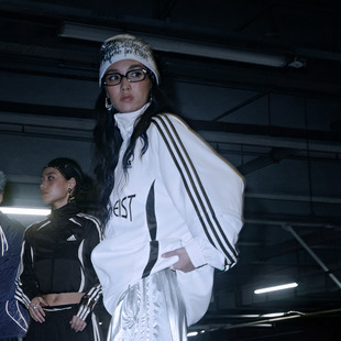 KE7570 阿迪达斯三叶草女子运动宽松球衣风可拆卸夹克外套KE7569