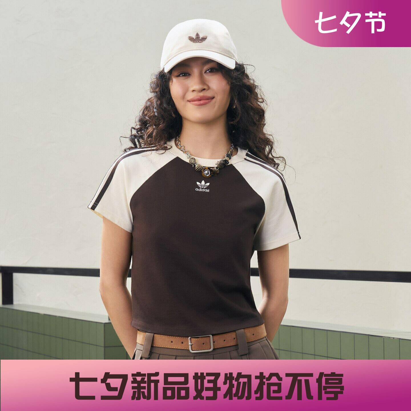 阿迪达斯三叶草女子运动休闲复古短款圆领短袖T恤KU4767 KU4768