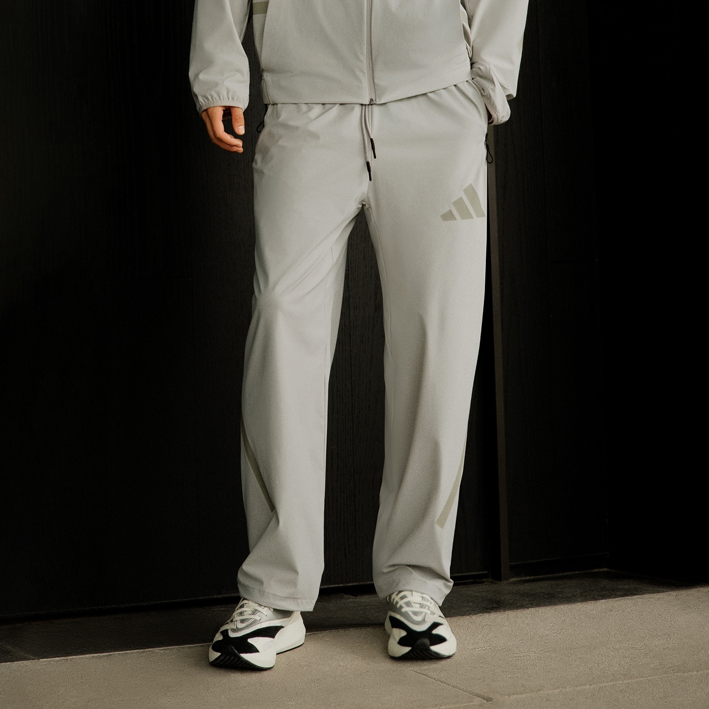 阿迪达斯ZNE男子运动宽松休闲凉感防晒直筒梭织长裤KE4876 KE4878