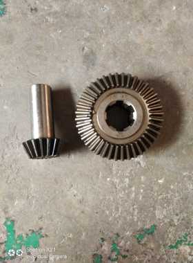 武汉 芜湖T611H TA613镗床配件直伞齿轮Z18L100/1Z40花键6-40*10