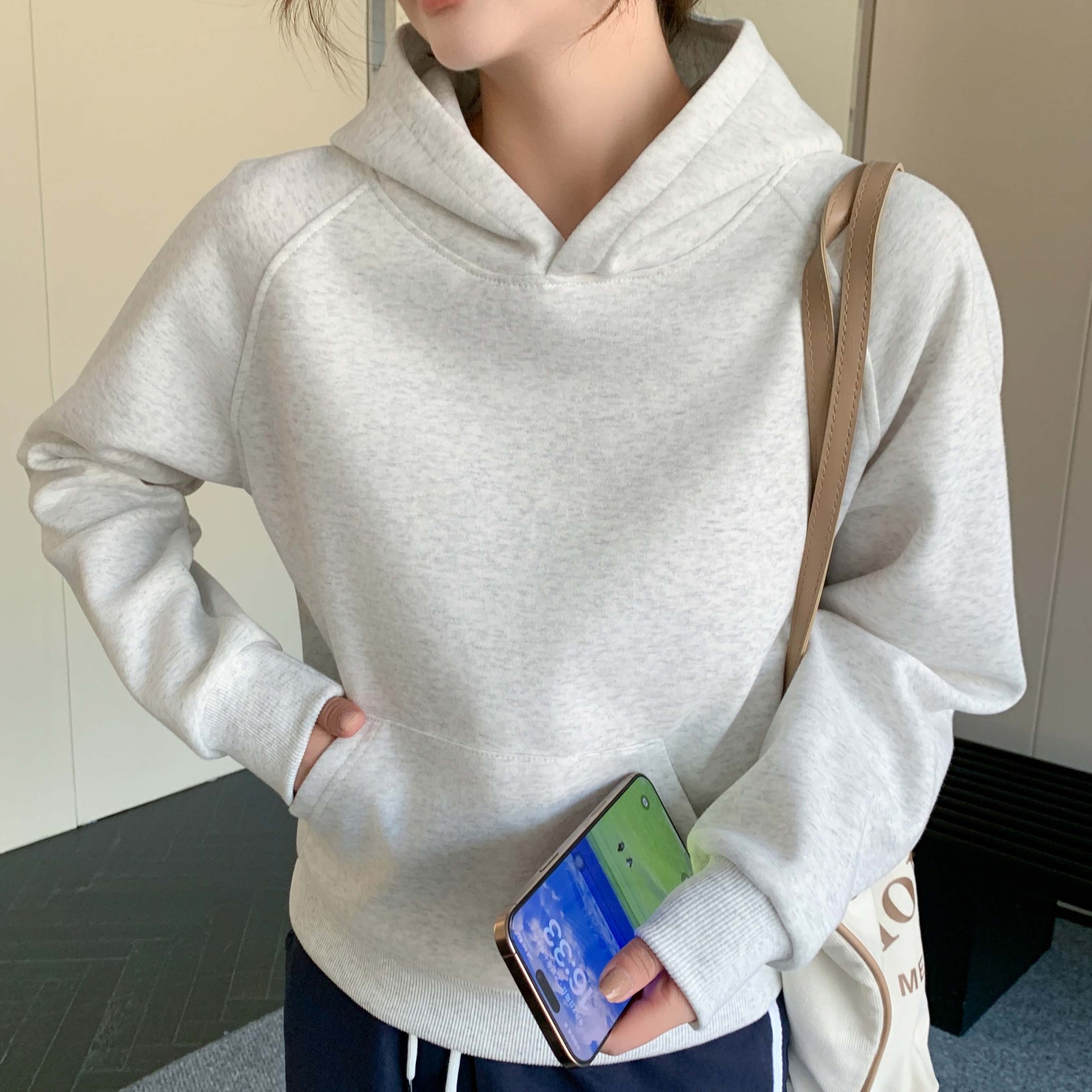 韩版套头连帽卫衣女秋冬加厚正肩休闲纯色宽松显瘦百搭长袖上衣女