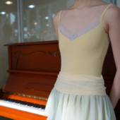 V领蕾丝吊带体服 芭蕾舞蹈练功服V字后背连体服形体服奶黄色