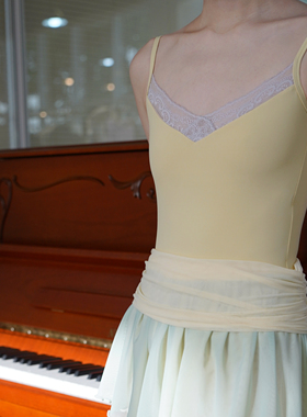 V领蕾丝吊带体服 芭蕾舞蹈练功服V字后背连体服形体服奶黄色