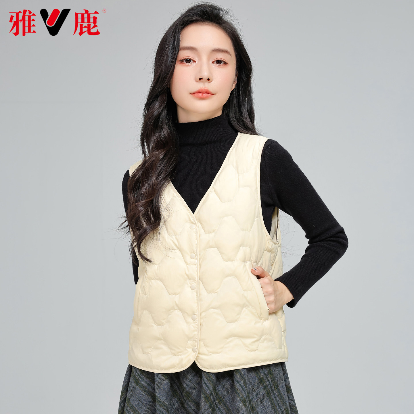 雅鹿羽绒马甲女内穿百搭轻薄款今年流行的爆款简约保暖白鸭绒背心