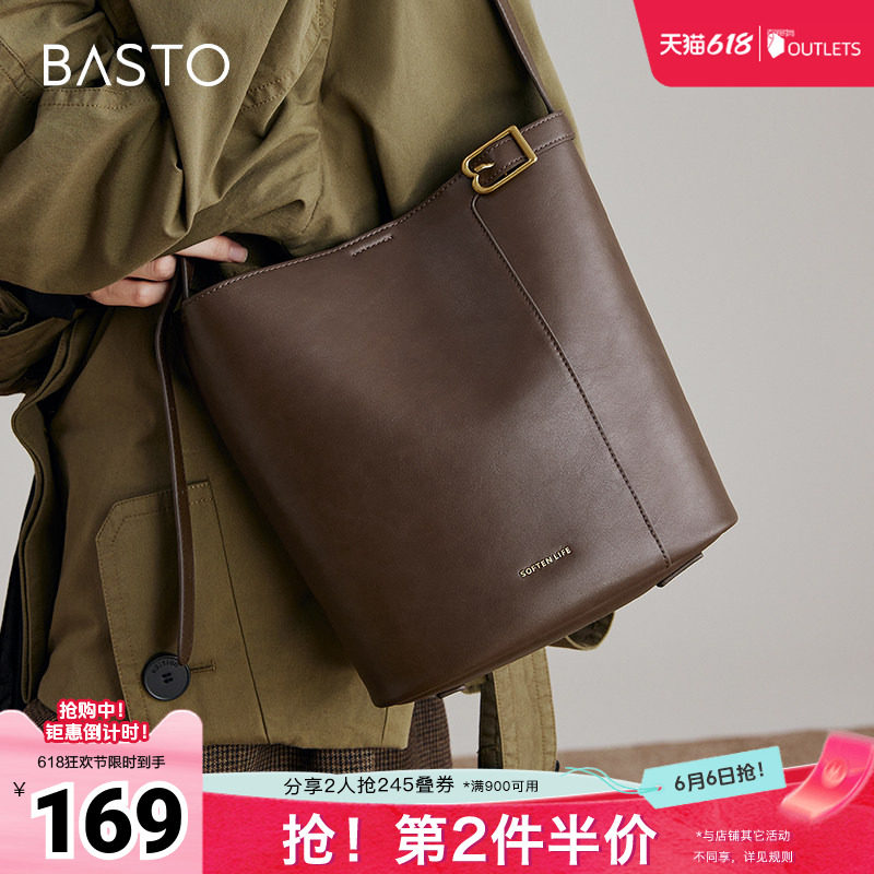 百思图冬季新款简约时尚通勤水桶包单肩包女X3584DX4