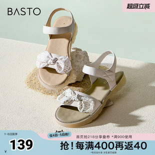 百思图奥莱夏季 商场同款 蝴蝶结一字带女凉鞋 WJZ31BL3 新款